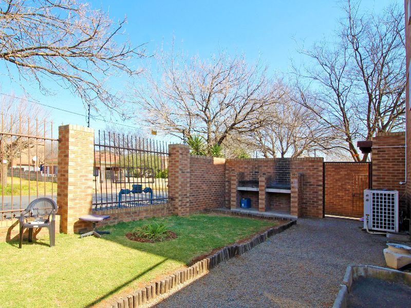 Comfort and style in the heart of Kempton Park - Photo 6