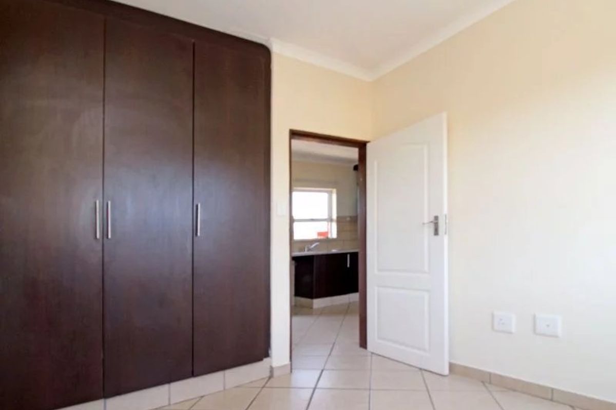 Comfort and style in the heart of Kempton Park - Photo 4