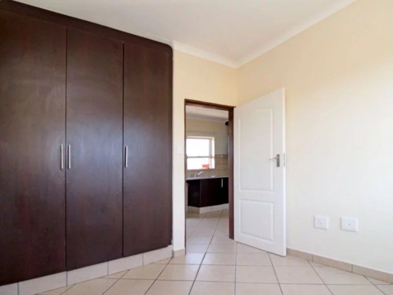 Comfort and style in the heart of Kempton Park - Photo 4