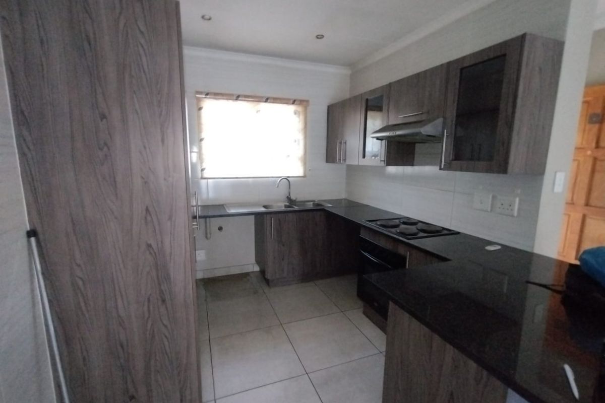 2 bed 2 bath. Free Standing To Let - Photo 3