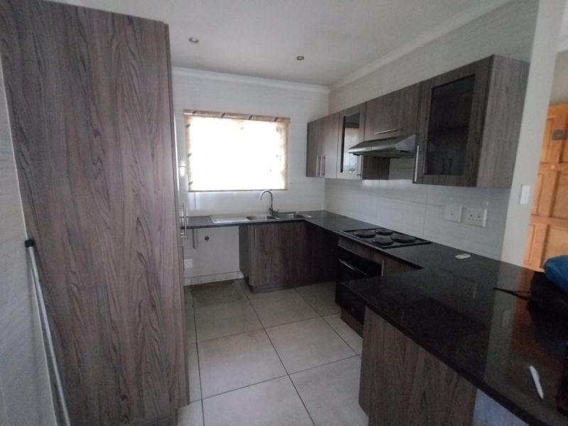 2 bed 2 bath. Free Standing To Let - Photo 3