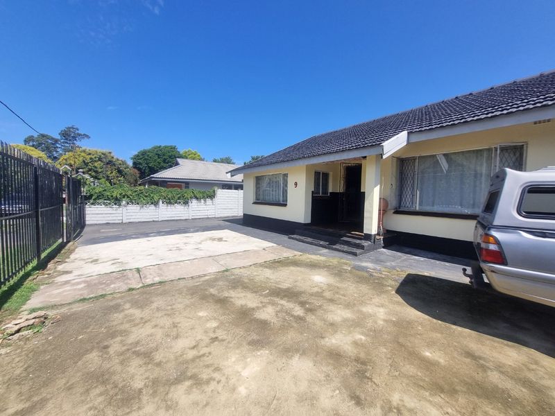 Spacious Family Home with Income-Generating Potential in a Peaceful Neighbourhood - Photo 3