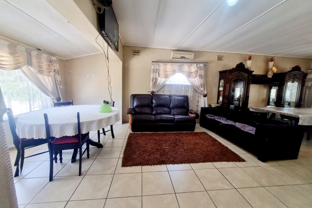 Spacious Family Home with Income-Generating Potential in a Peaceful Neighbourhood - Photo 5