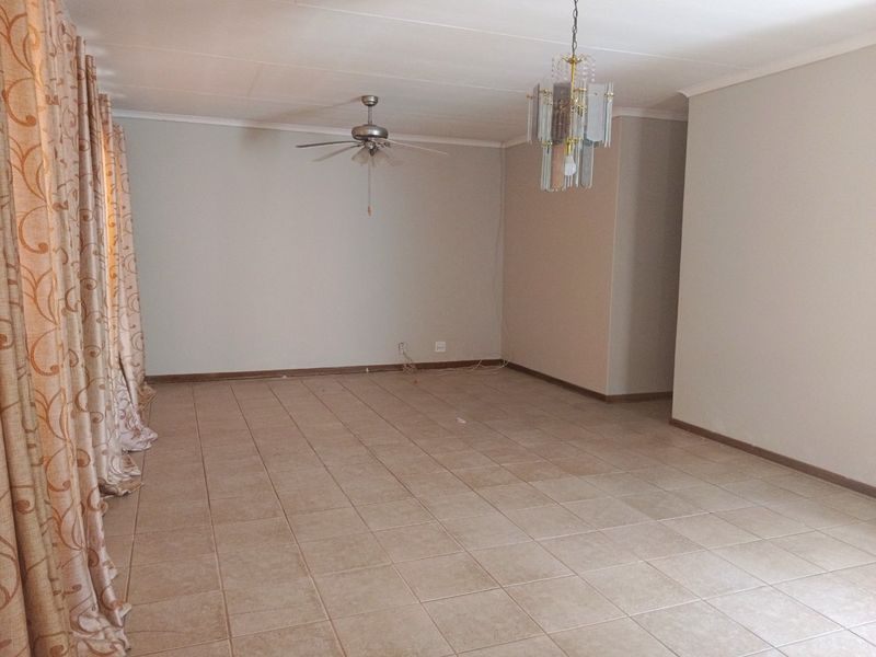 Modern 3-Bedroom Townhouse in Prime Bendor Location - Photo 3