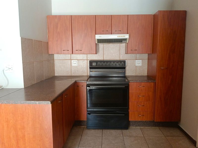 Modern 3-Bedroom Townhouse in Prime Bendor Location - Photo 4