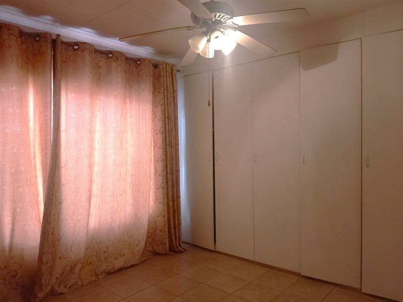 Modern 3-Bedroom Townhouse in Prime Bendor Location - Photo 8