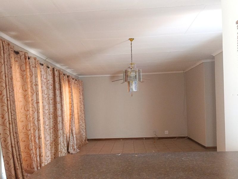 Modern 3-Bedroom Townhouse in Prime Bendor Location - Photo 2