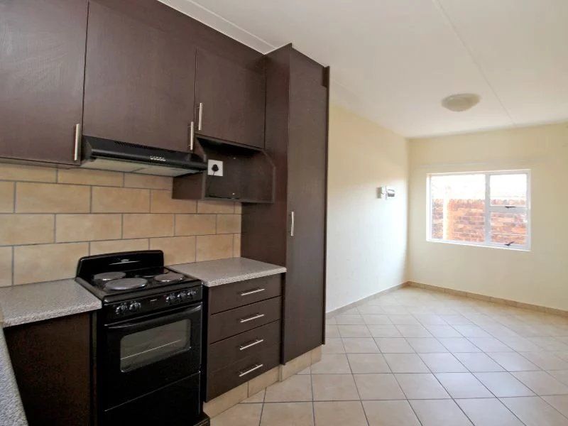1-Bedroom Apartment in Kempton Park – Prime Location with Excellent Rental Potential - Photo 3