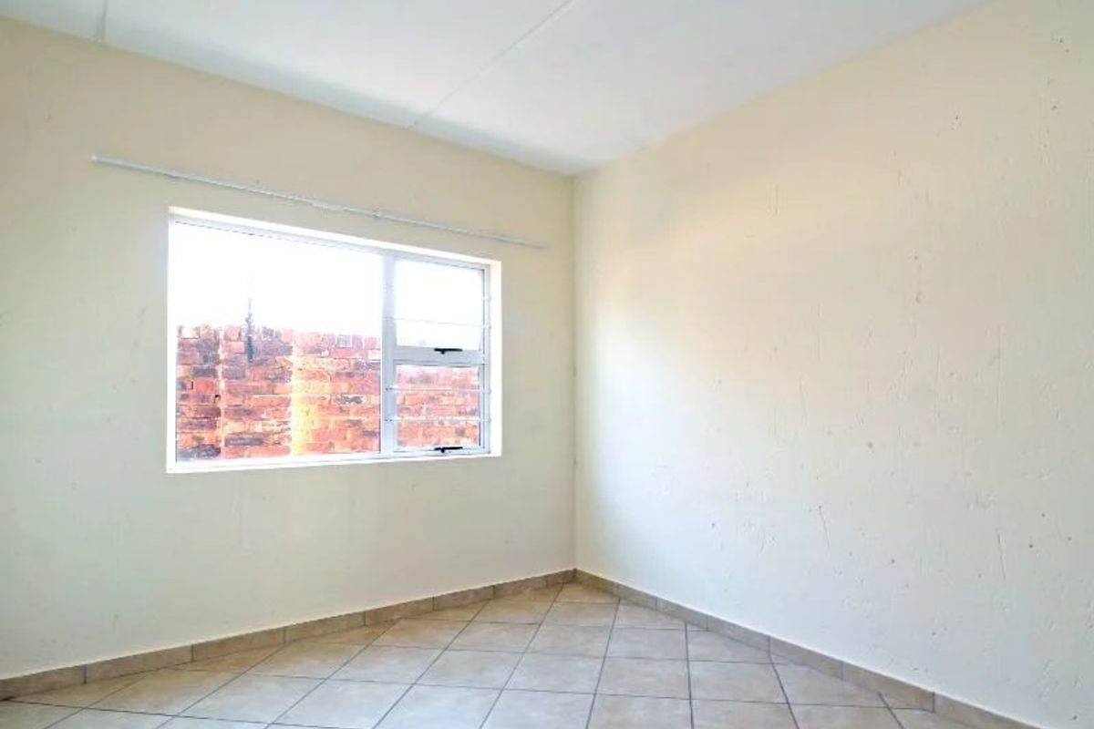 1-Bedroom Apartment in Kempton Park – Prime Location with Excellent Rental Potential - Photo 5