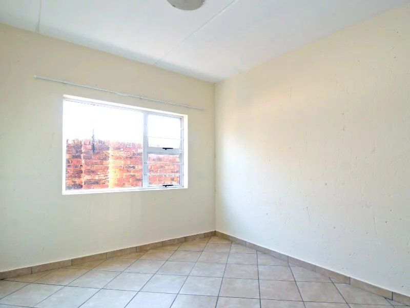 1-Bedroom Apartment in Kempton Park – Prime Location with Excellent Rental Potential - Photo 5