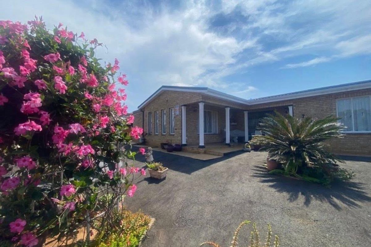 Versatile Family Home with Income Generating Flatlet.. A must See - Photo 2