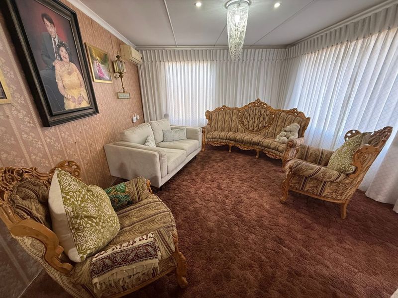 Versatile Family Home with Income Generating Flatlet.. A must See - Photo 10