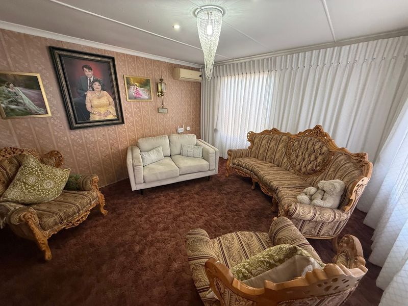 Versatile Family Home with Income Generating Flatlet.. A must See - Photo 9