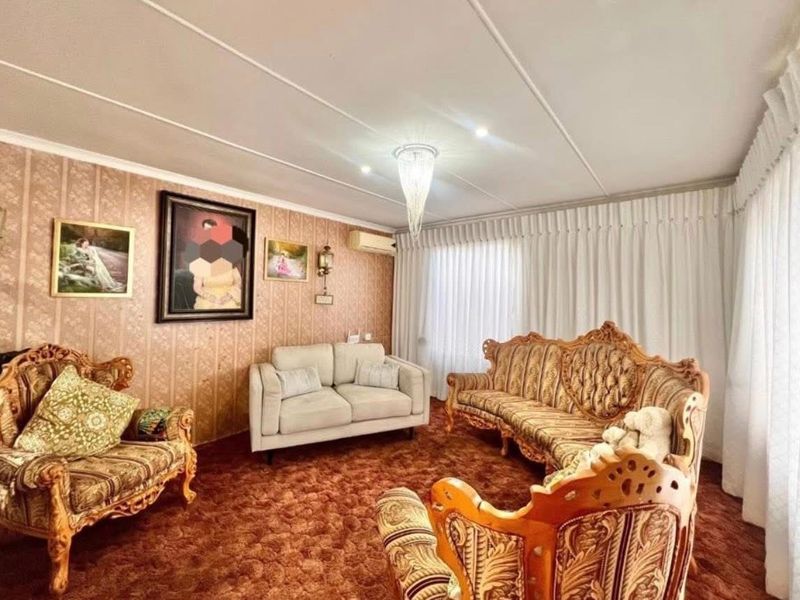 Versatile Family Home with Income Generating Flatlet.. A must See - Photo 8