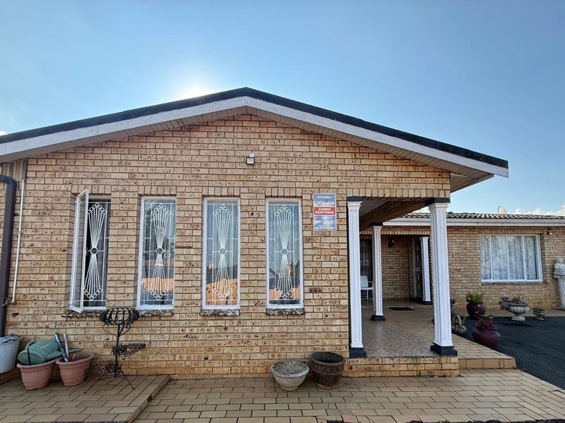 Versatile Family Home with Income Generating Flatlet.. A must See - Photo 6