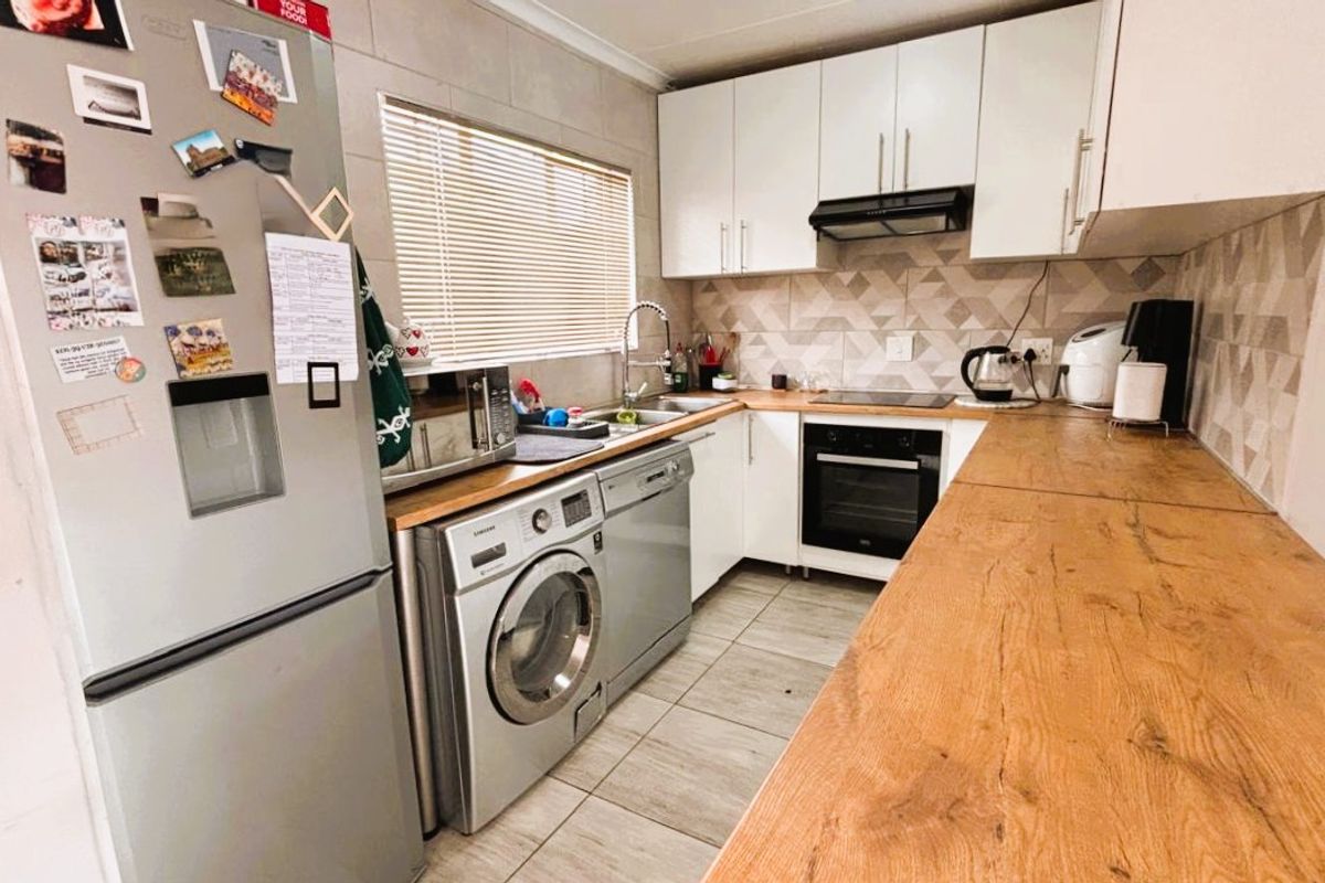 A true beauty...2 bedroom 2 bathroom unit for sale in Eco Park Estate - Photo 2