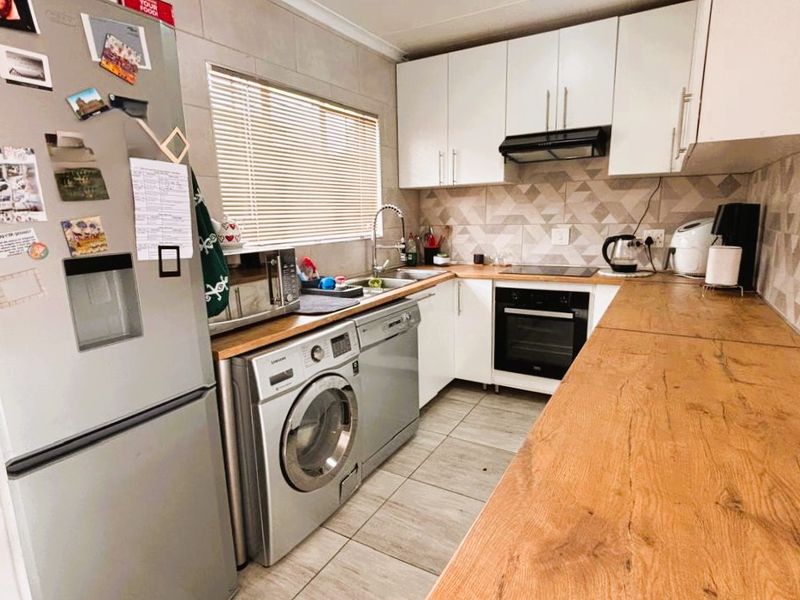 A true beauty...2 bedroom 2 bathroom unit for sale in Eco Park Estate - Photo 2