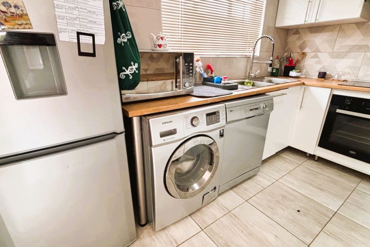 A true beauty...2 bedroom 2 bathroom unit for sale in Eco Park Estate - Photo 5