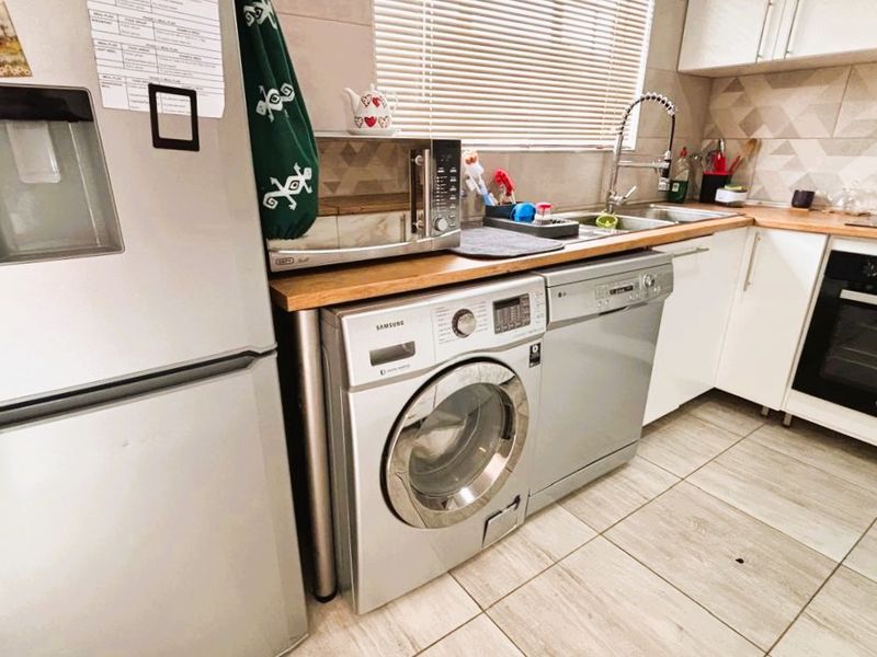 A true beauty...2 bedroom 2 bathroom unit for sale in Eco Park Estate - Photo 5