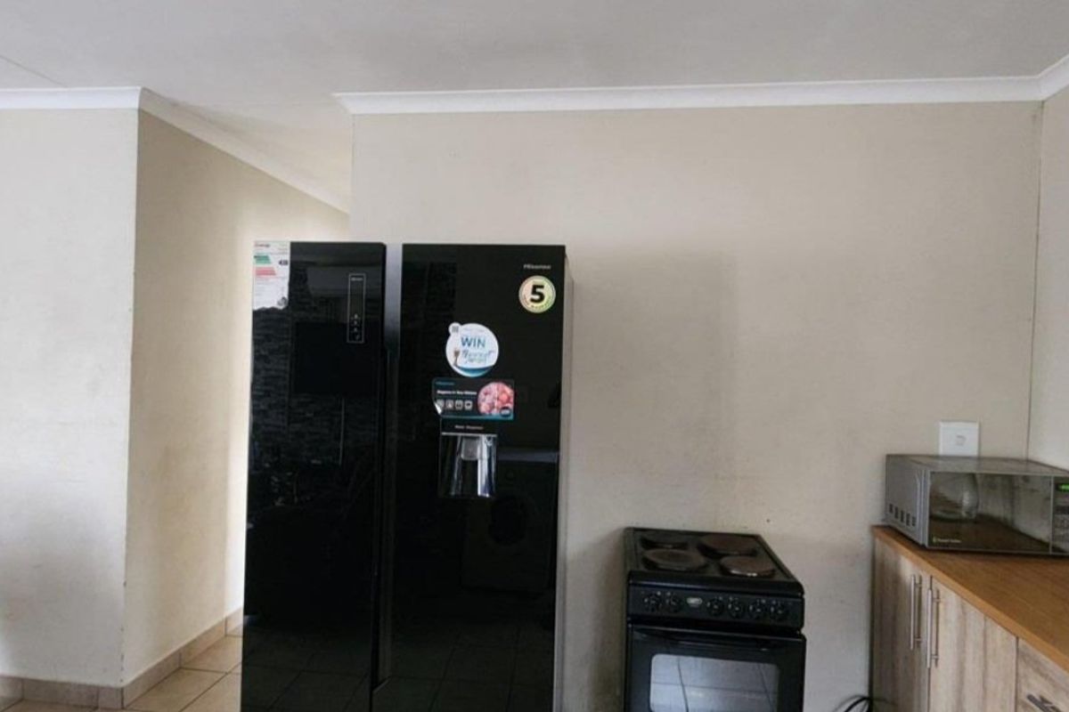 Spacious 3-bedroom 2 bath house available in Sky City - Photo 5