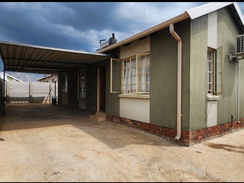 Spacious 3-bedroom 2 bath house available in Sky City - Photo 3