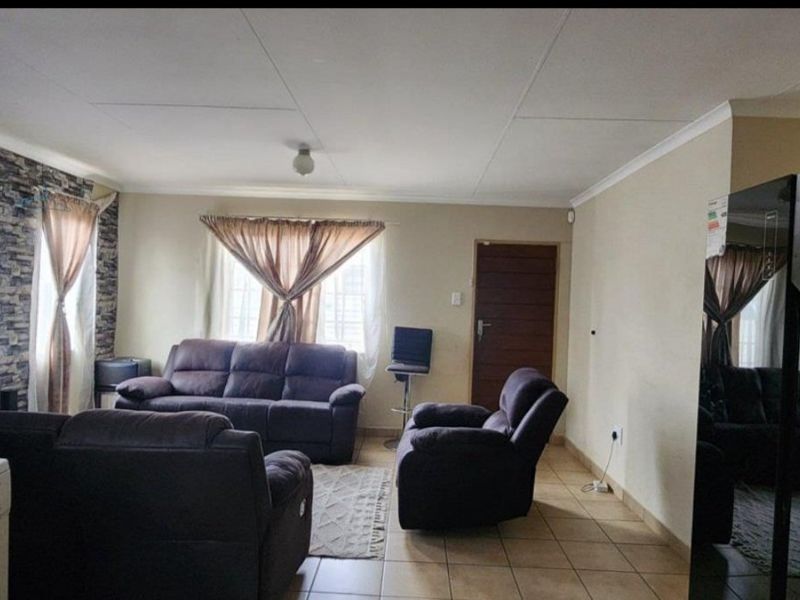Spacious 3-bedroom 2 bath house available in Sky City - Photo 8