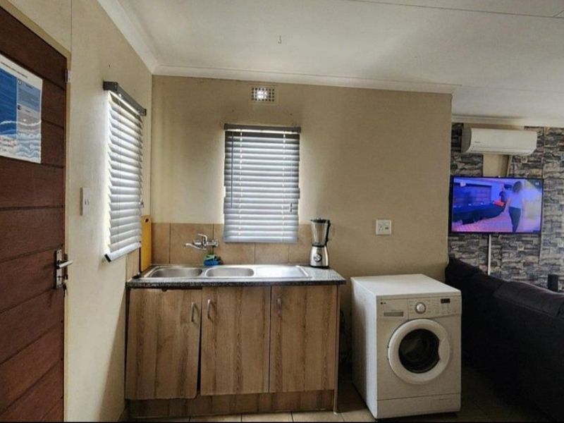 Spacious 3-bedroom 2 bath house available in Sky City - Photo 6