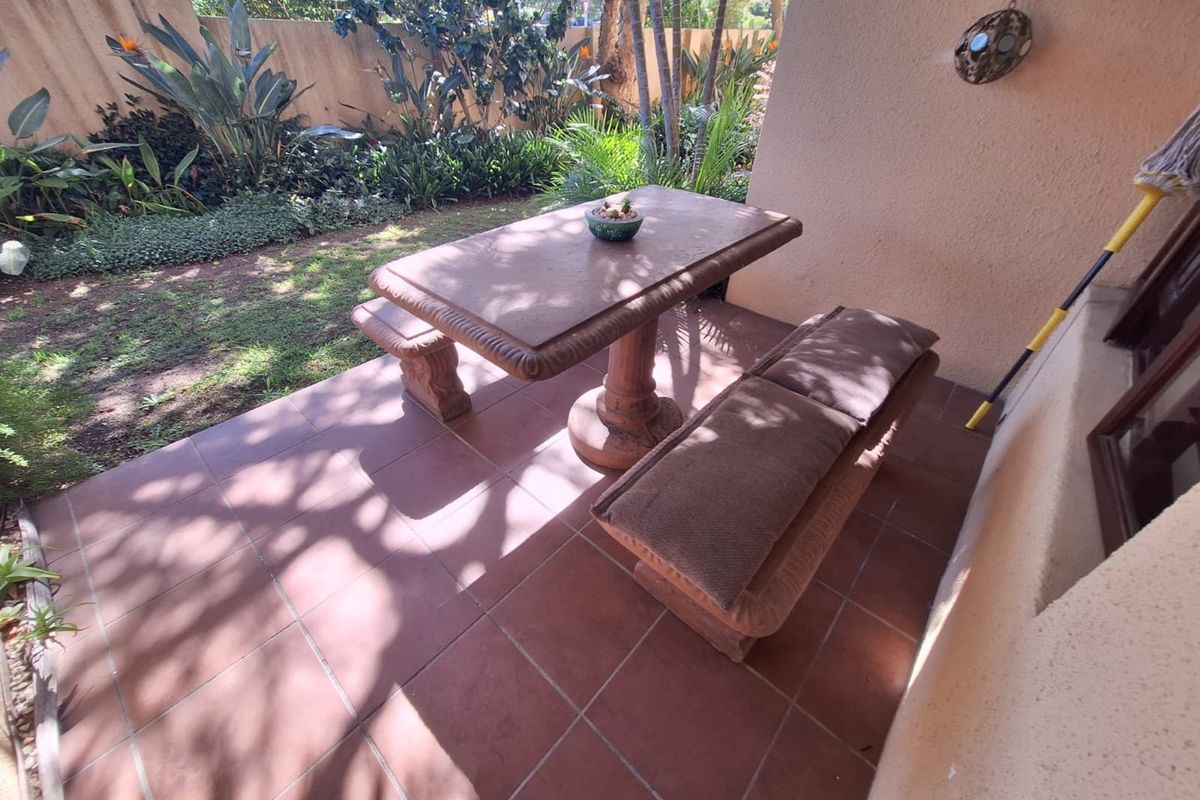 2 Bedroom ground floor unit just 5 min walk from the beach - Photo 5