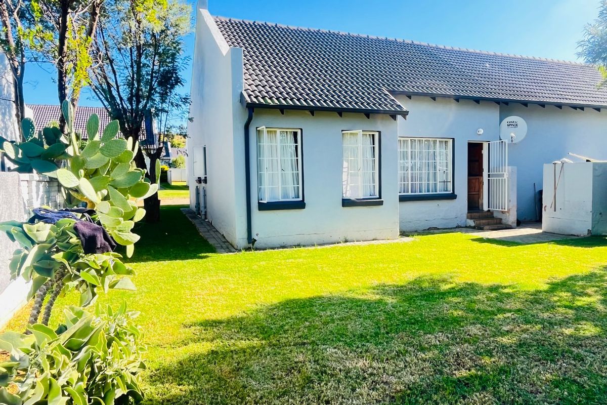 Charming 2-Bedroom House in a secure Pretoria North Estate  Your Dream Home Awaits!  - Photo 2