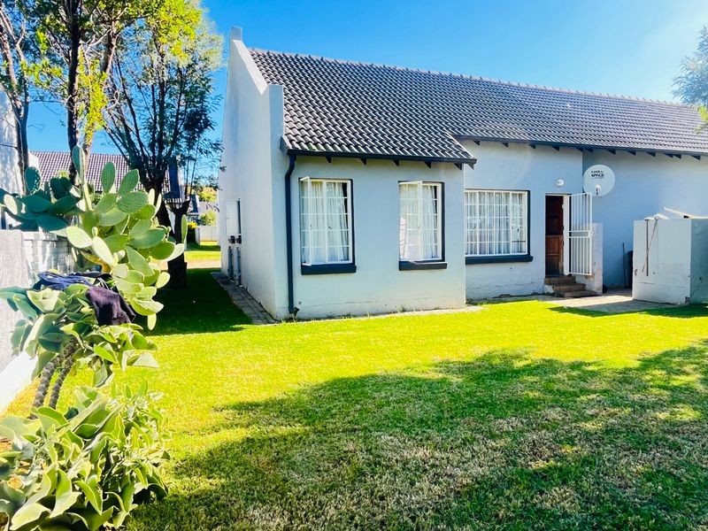 Charming 2-Bedroom House in a secure Pretoria North Estate  Your Dream Home Awaits!  - Photo 2