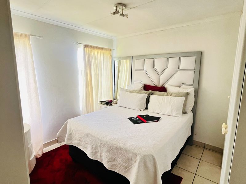 Charming 2-Bedroom House in a secure Pretoria North Estate  Your Dream Home Awaits!  - Photo 8