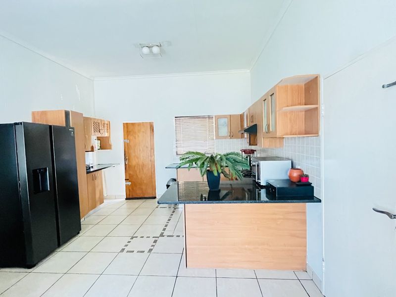 Charming 2-Bedroom House in a secure Pretoria North Estate  Your Dream Home Awaits!  - Photo 6