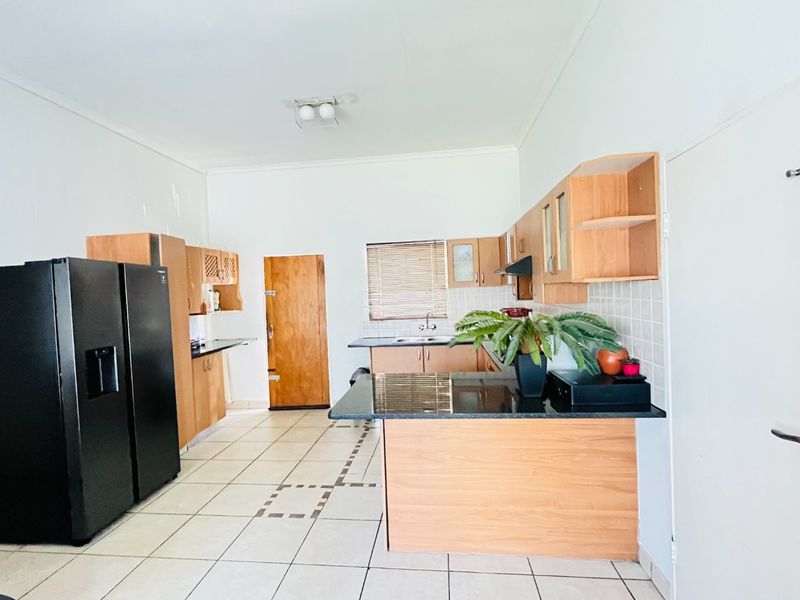 Charming 2-Bedroom House in a secure Pretoria North Estate  Your Dream Home Awaits!  - Photo 3
