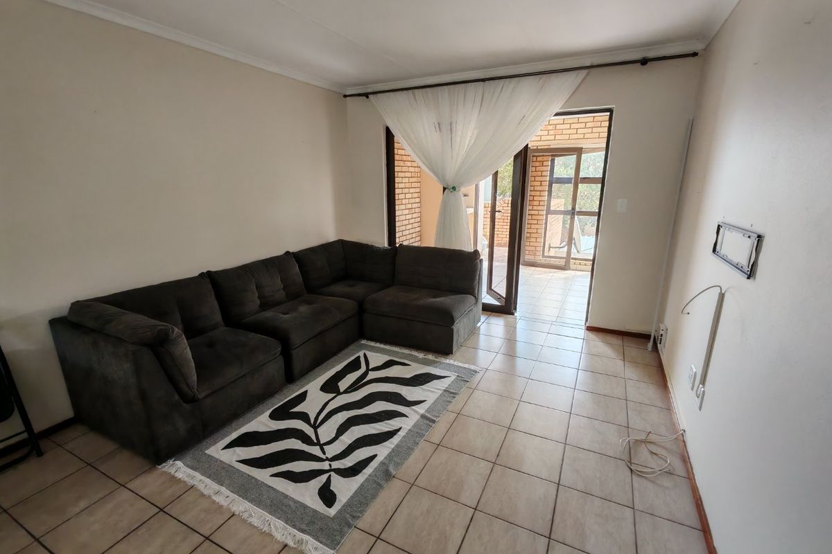 Stylish 3-Bedroom Modern Apartment with Enclosed Patio & Built-in Braai in Terenure - Photo 4