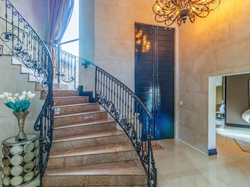 Luxury Family Home in Secure Sovereign Park Estate - Photo 5