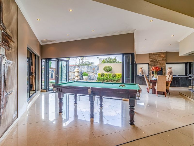 Luxury Family Home in Secure Sovereign Park Estate - Photo 3