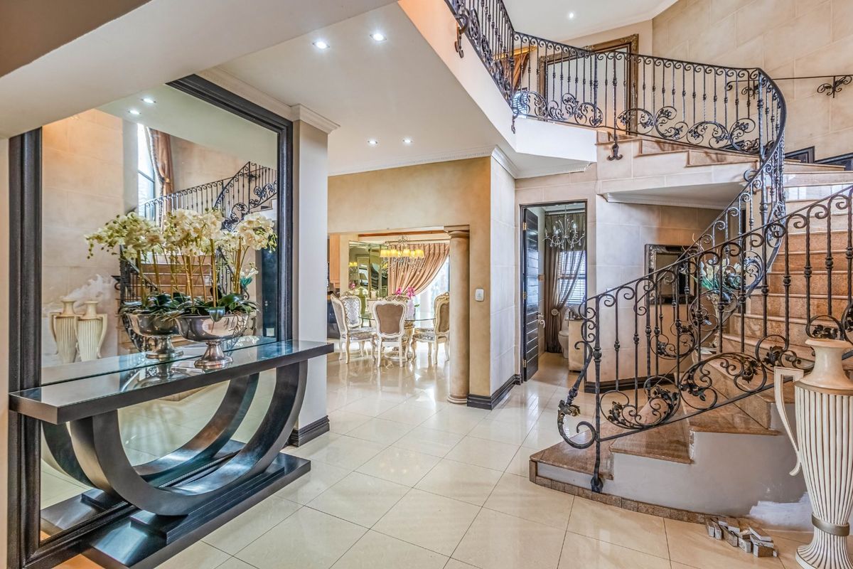 Luxury Family Home in Secure Sovereign Park Estate - Photo 2