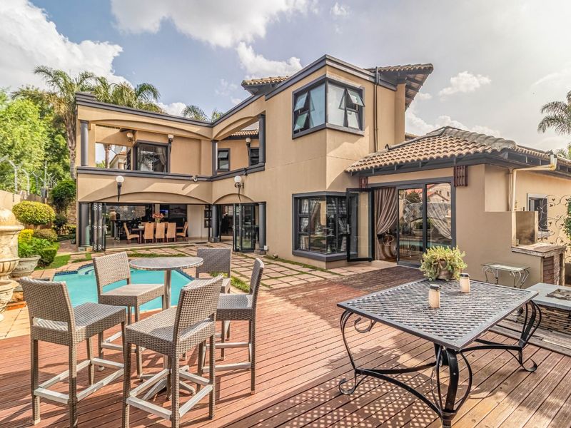 Luxury Family Home in Secure Sovereign Park Estate - Photo 1