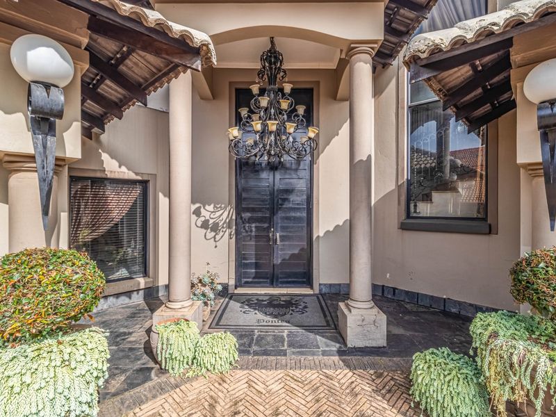 Luxury Family Home in Secure Sovereign Park Estate - Photo 2