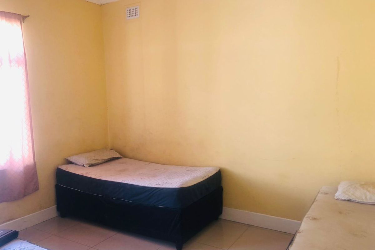 3 Bedrooms, 1 Bathroom Sharing Accommodation To Let In UMBILO, Durban  - Photo 5