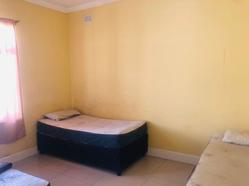 3 Bedrooms, 1 Bathroom Sharing Accommodation To Let In UMBILO, Durban  - Photo 5