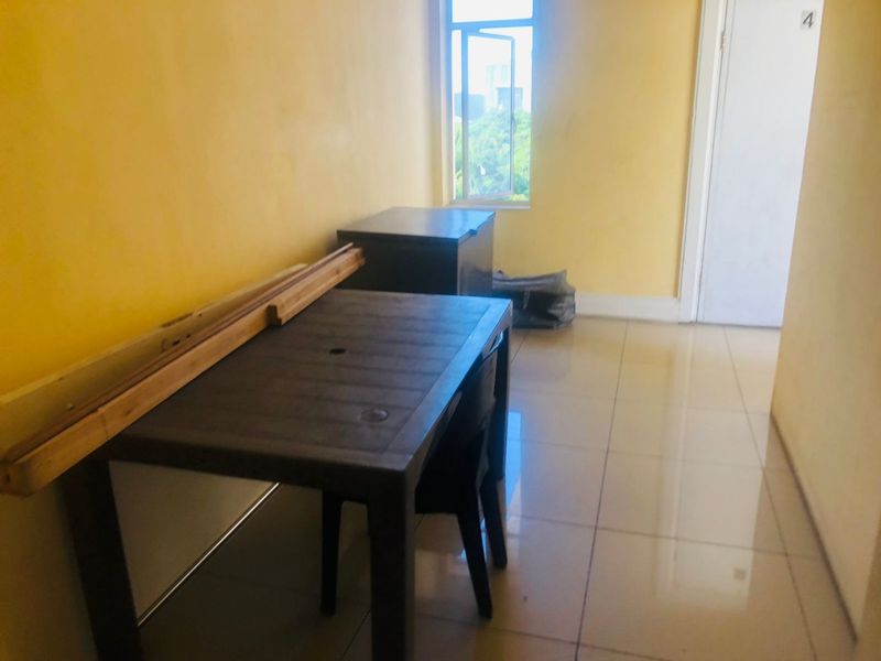 3 Bedrooms, 1 Bathroom Sharing Accommodation To Let In UMBILO, Durban  - Photo 3