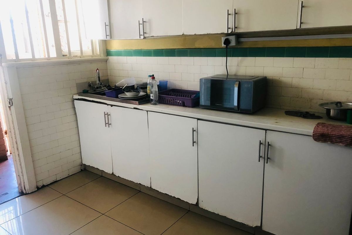 3 Bedrooms, 1 Bathroom Sharing Accommodation To Let In UMBILO, Durban  - Photo 2