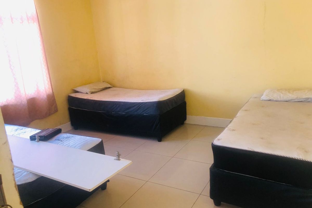 3 Bedrooms, 1 Bathroom Sharing Accommodation To Let In UMBILO, Durban  - Photo 4