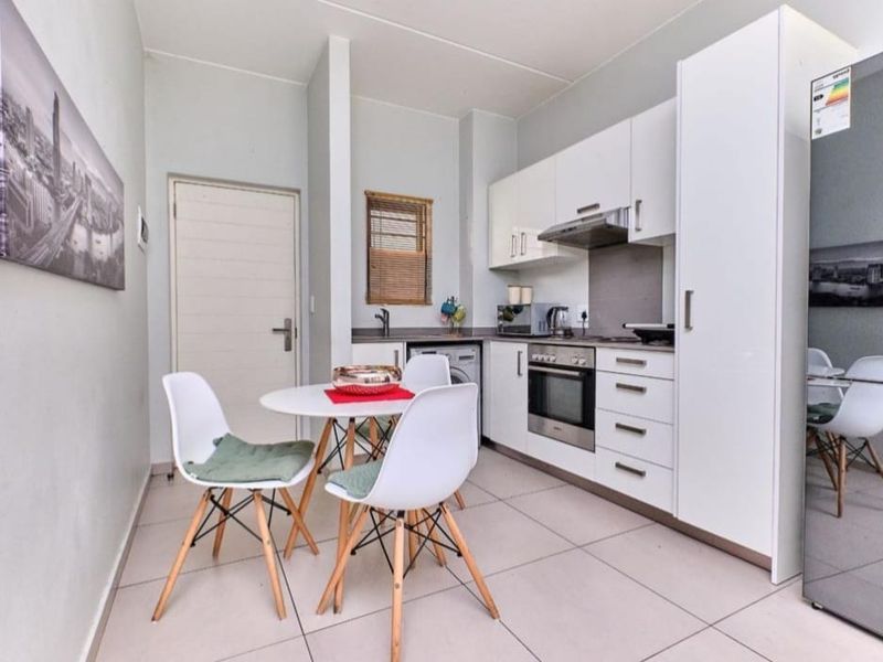 Two bedroom & 1 Bath apartment/flat  for rent in Northriding - Photo 2