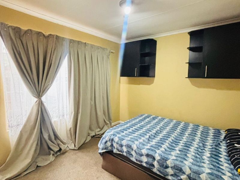 Spacious 3 Bedroom House For Rent  - Photo 8