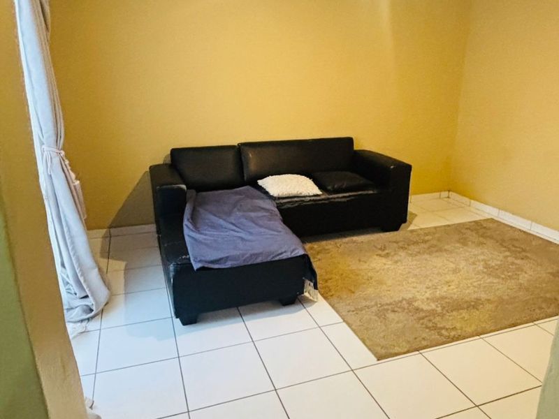 Spacious 3 Bedroom House For Rent  - Photo 5