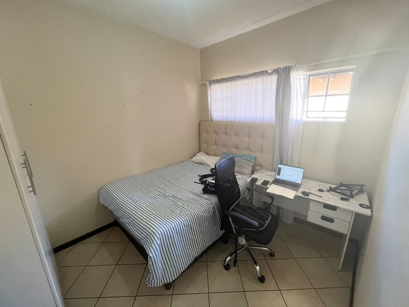 Two bedroom and one bath apartment  for sale in Noordwyk - Photo 8