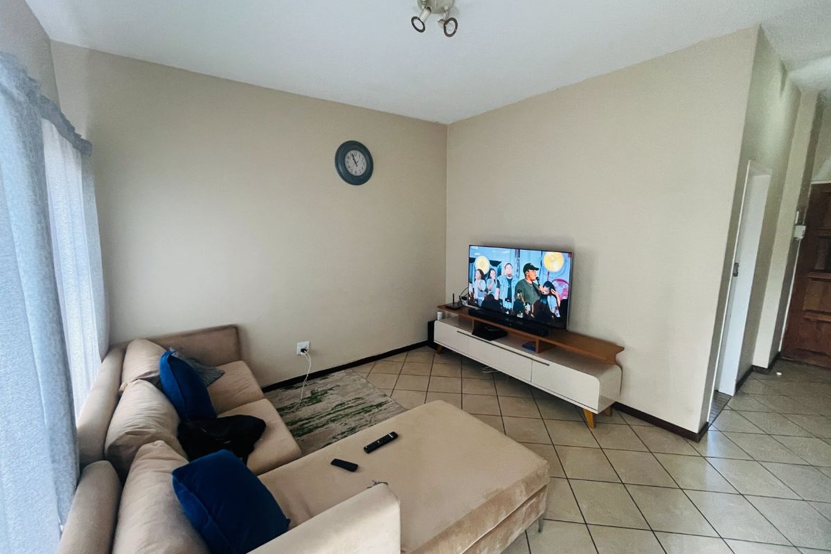 Two bedroom and one bath apartment  for sale in Noordwyk - Photo 4