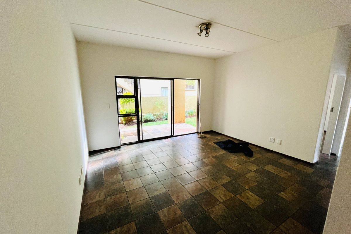 Two bedroom & 1 Bath Ground floor apartment/flat  for sale in Lonehill - Photo 3